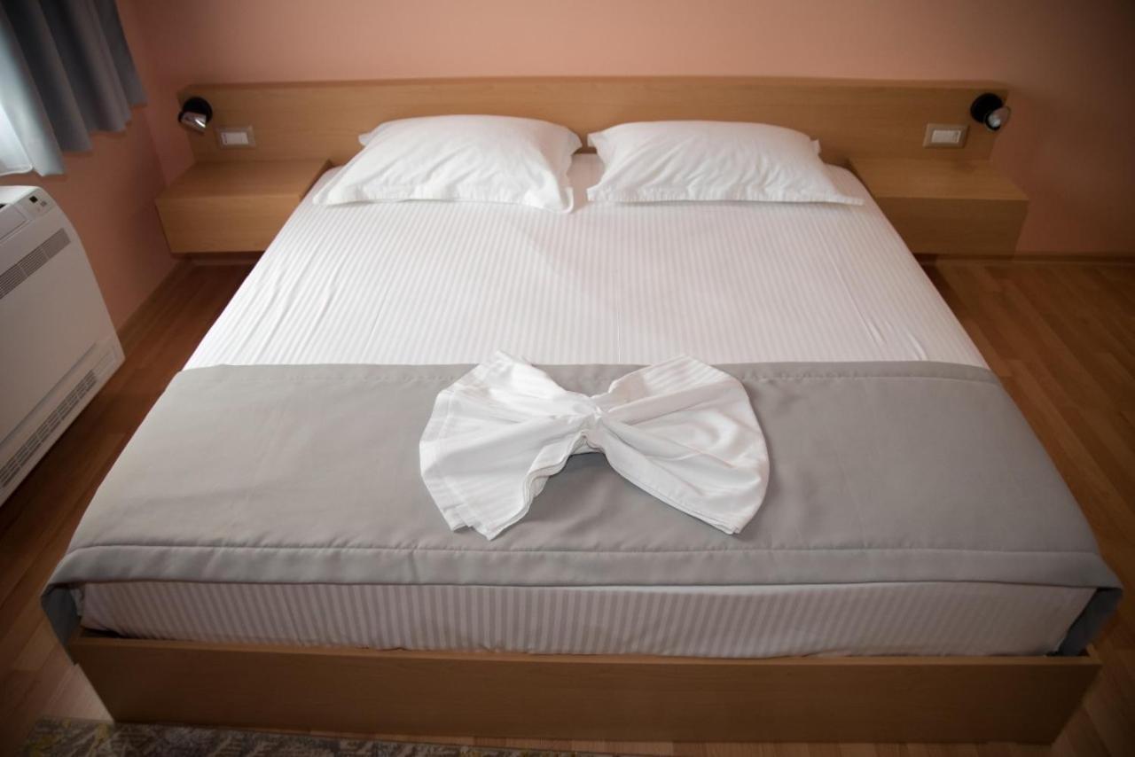 Elite Hotel Pogradec Quarto foto